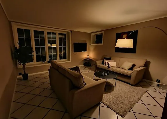 Sentrumsnaer Med 3 Soverom. Apartment